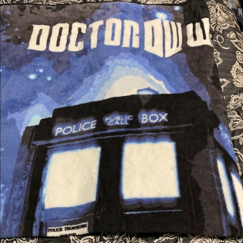 50” x 60” Doctor who blanket!